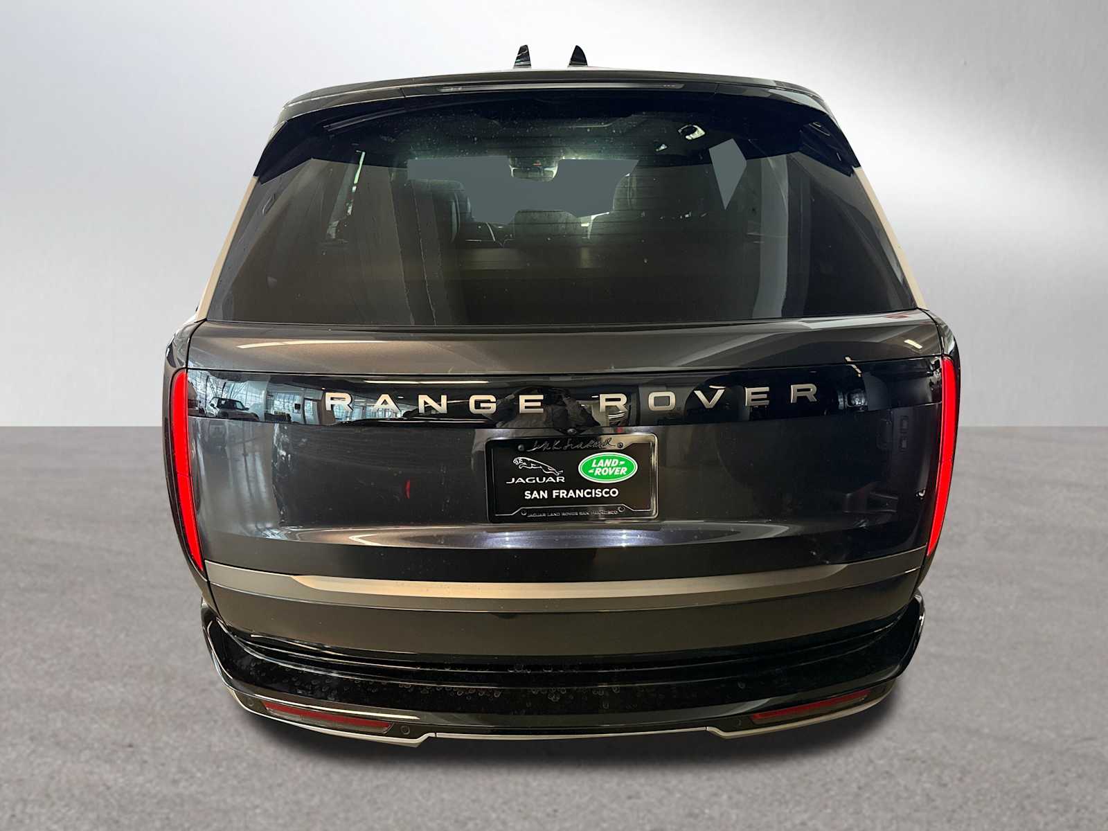 2025 Land Rover Range Rover SE photo 3