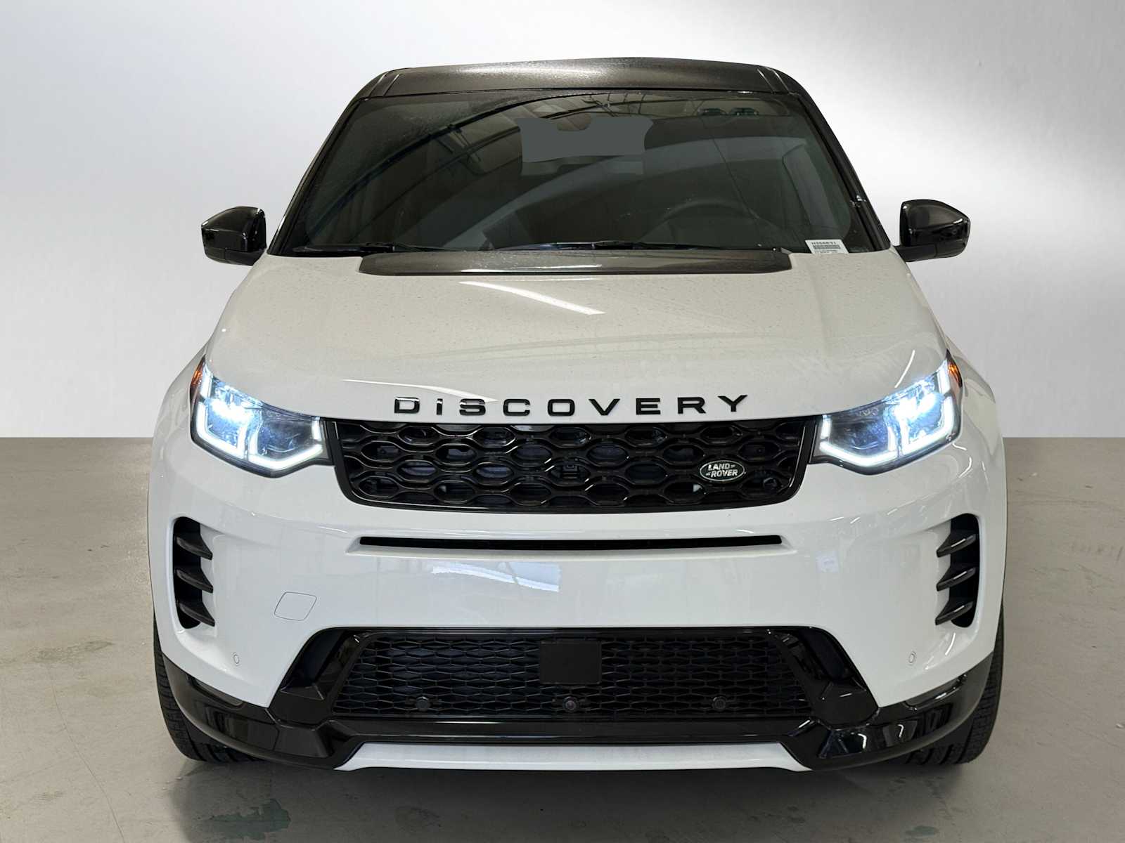 2025 Land Rover Discovery Sport Dynamic SE photo 2
