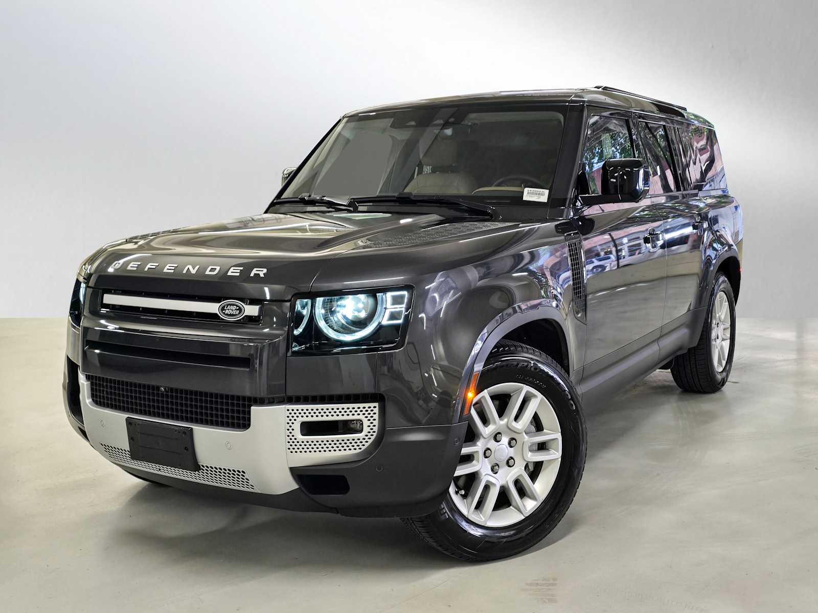 2025 Land Rover Defender 130 S P400's photo