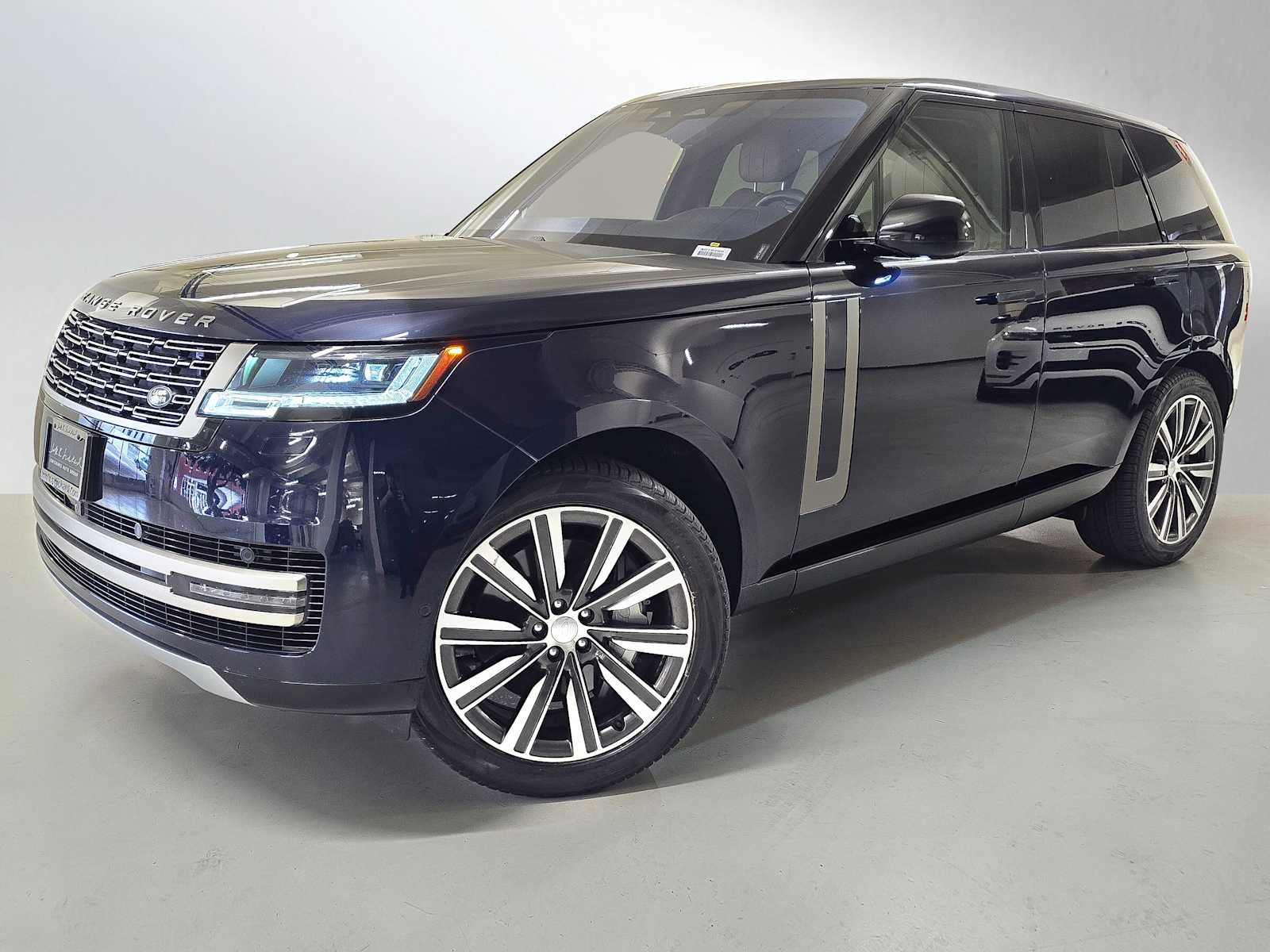 2023 Land Rover Range Rover SE photo 3