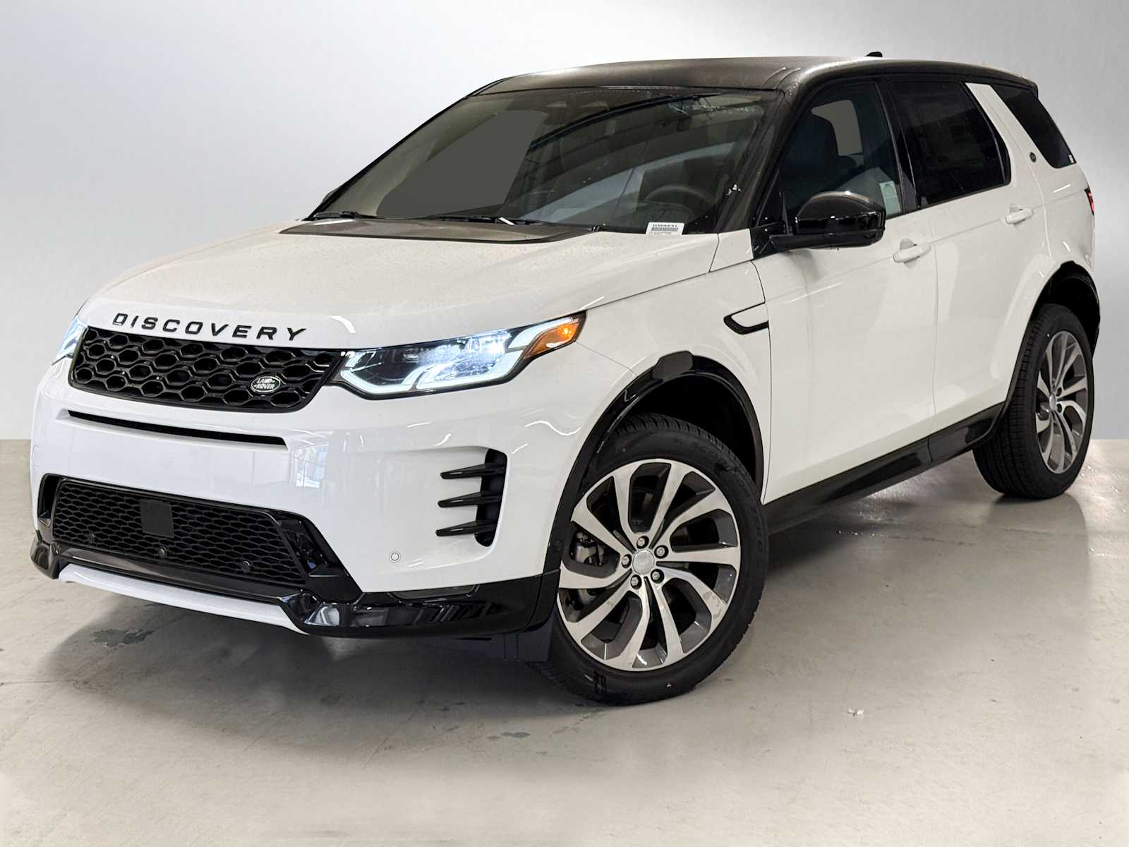 2025 Land Rover Discovery Sport Dynamic SE photo 3