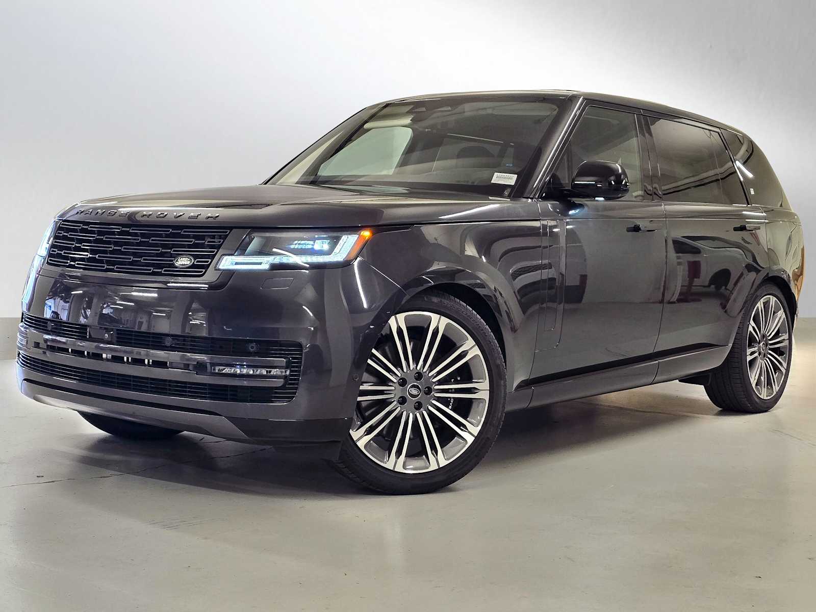 2025 Land Rover Range Rover SE's photo