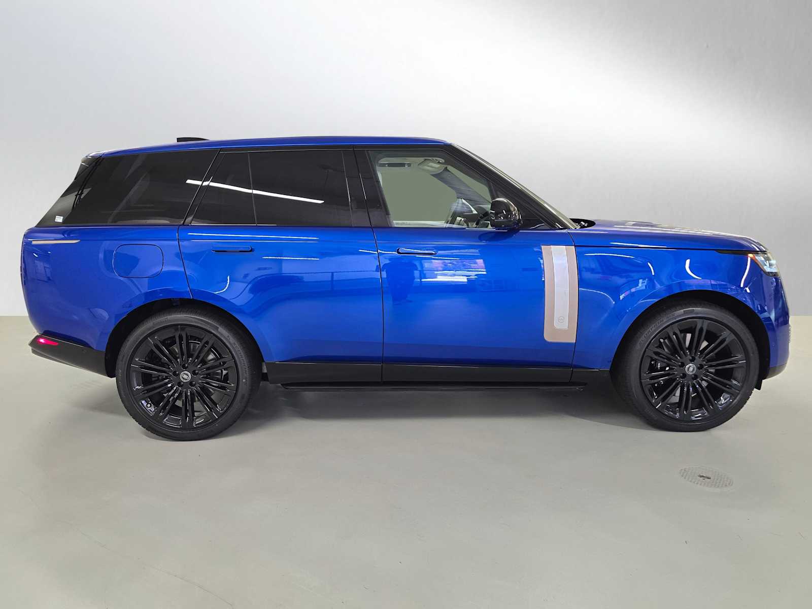 2025 Land Rover Range Rover SV - Photo 6