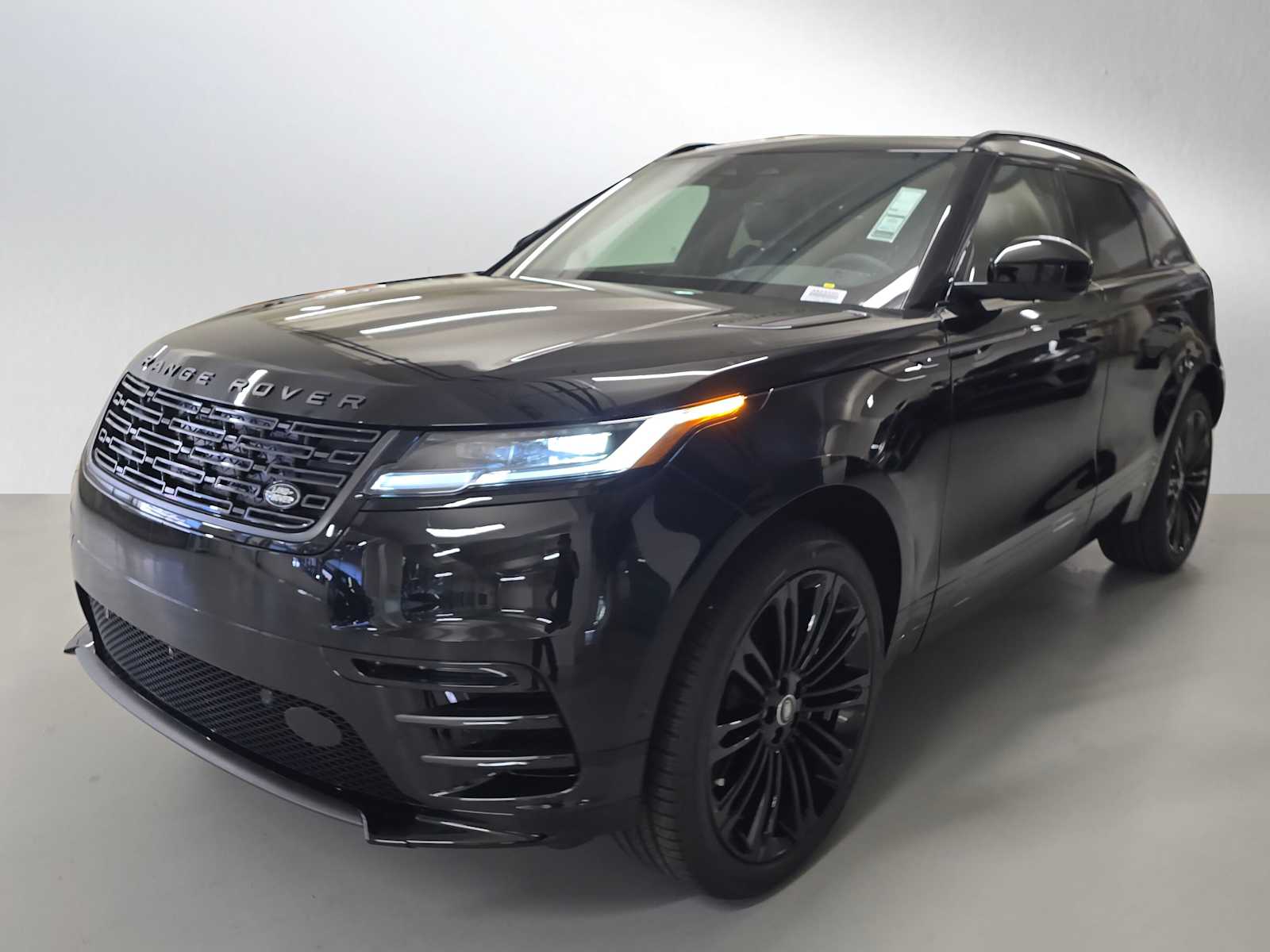 2026 Land Rover Range Rover Velar Dynamic SE's photo