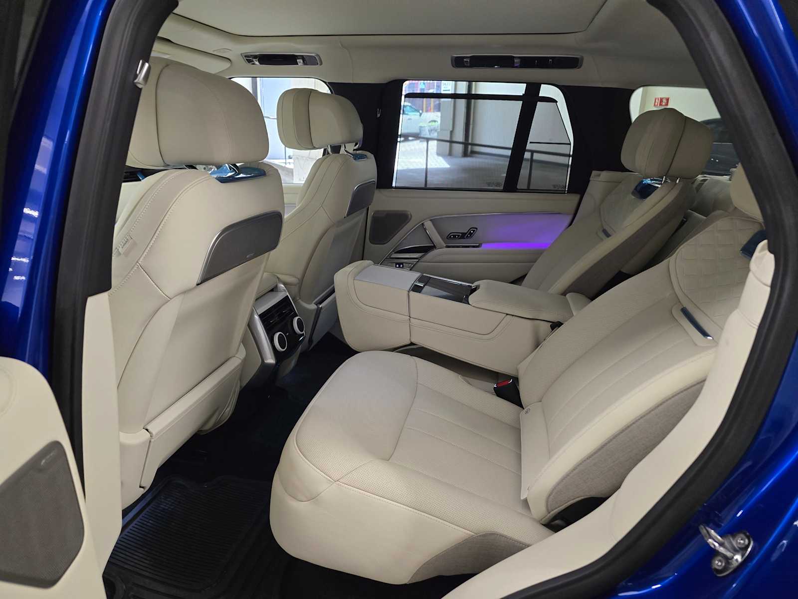 2025 Land Rover Range Rover SV - Photo 18