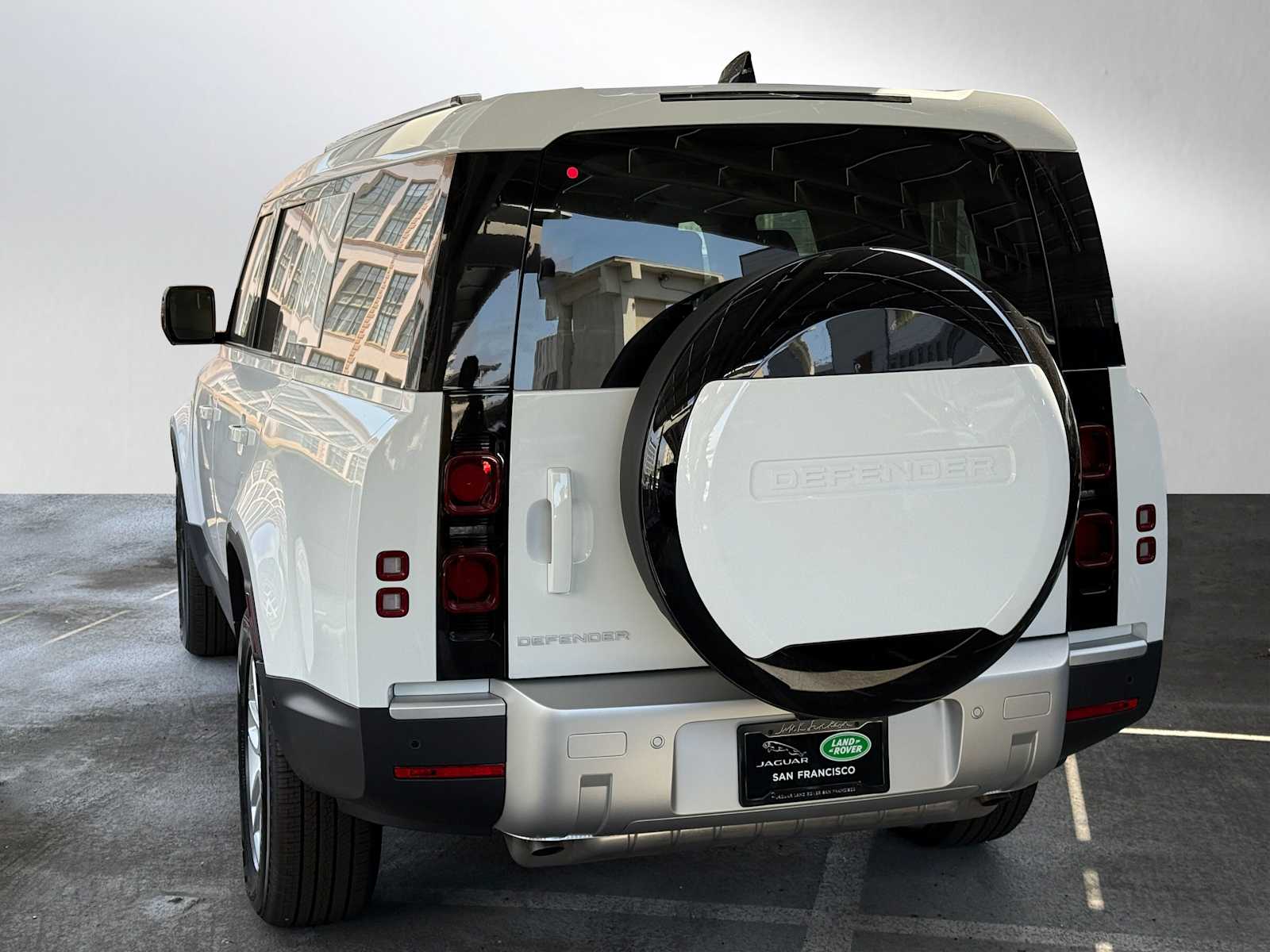 2025 Land Rover Defender 130 S photo 3