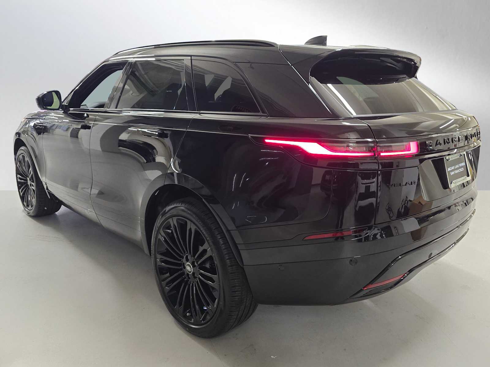 2026 Land Rover Range Rover Velar SE photo 3