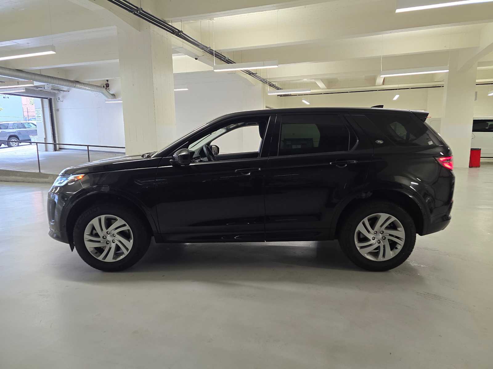 2025 Land Rover Discovery Sport S photo 2