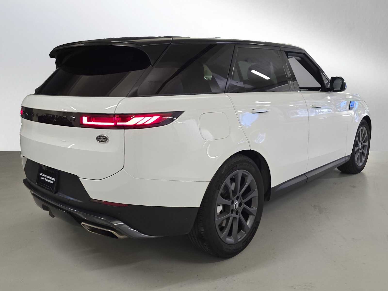 2023 Land Rover Range Rover Sport SE photo 3