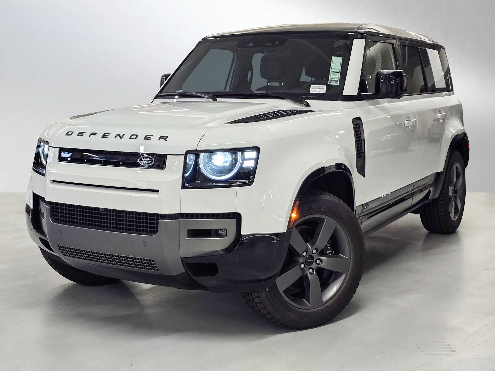 2026 Land Rover Defender 110 V8 P525's photo