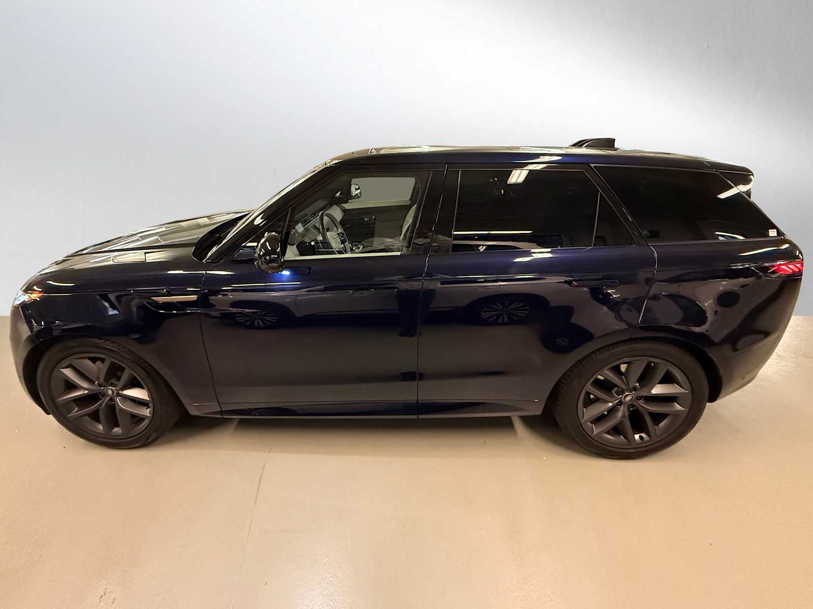 Certified 2024 Land Rover Discovery Dynamic SE with VIN SALRL4EU7R2488715 for sale in San Francisco, CA