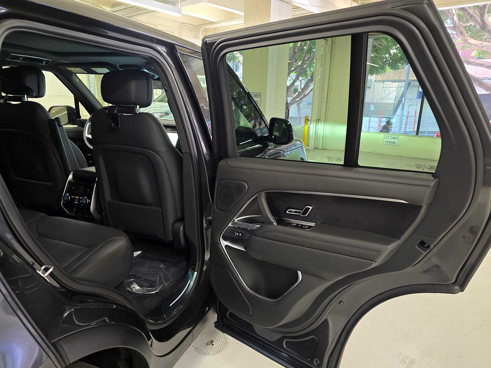 2026 Land Rover Range Rover SE - Photo 14
