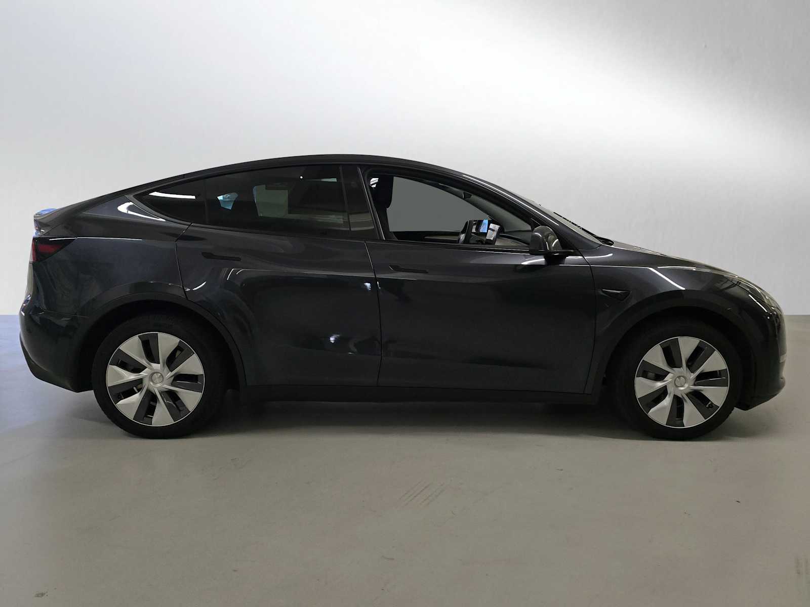 2024 Tesla Model Y Long Range photo 2