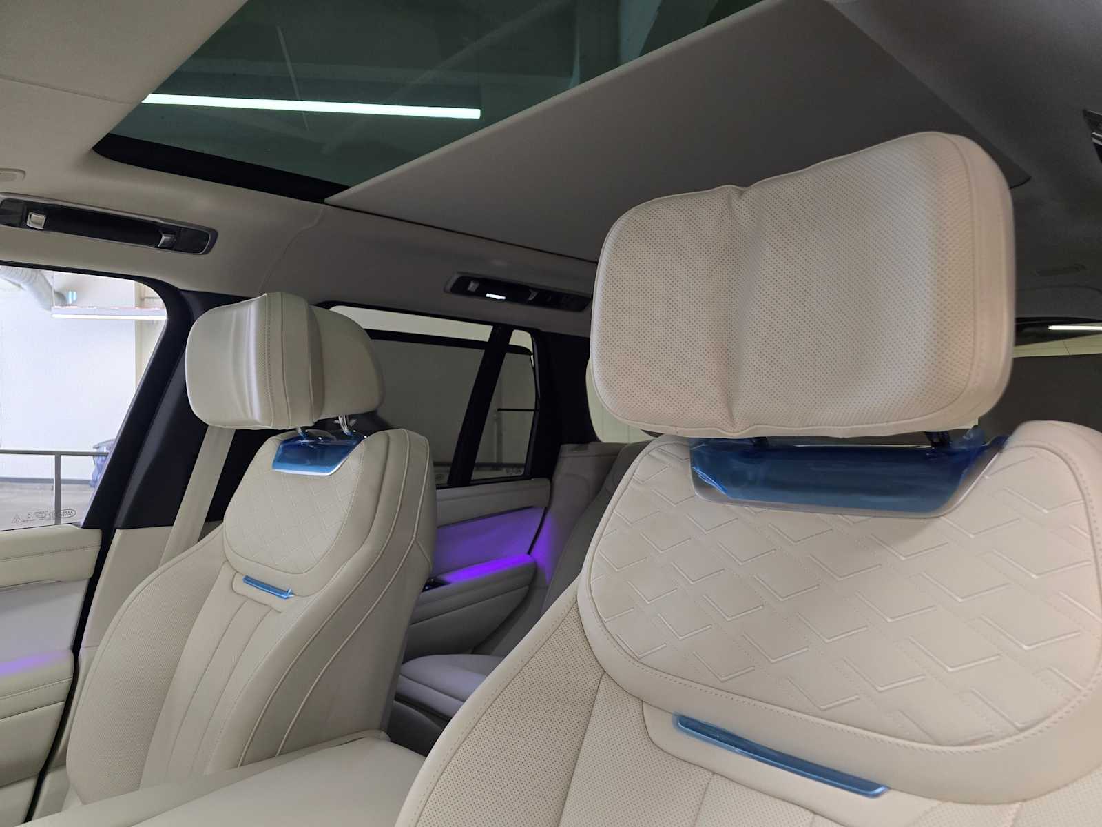 2025 Land Rover Range Rover SV - Photo 23