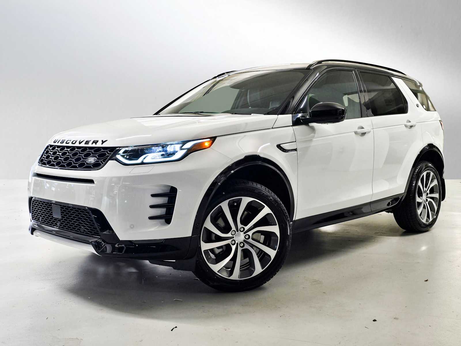2025 Land Rover Discovery Sport Dynamic SE's photo