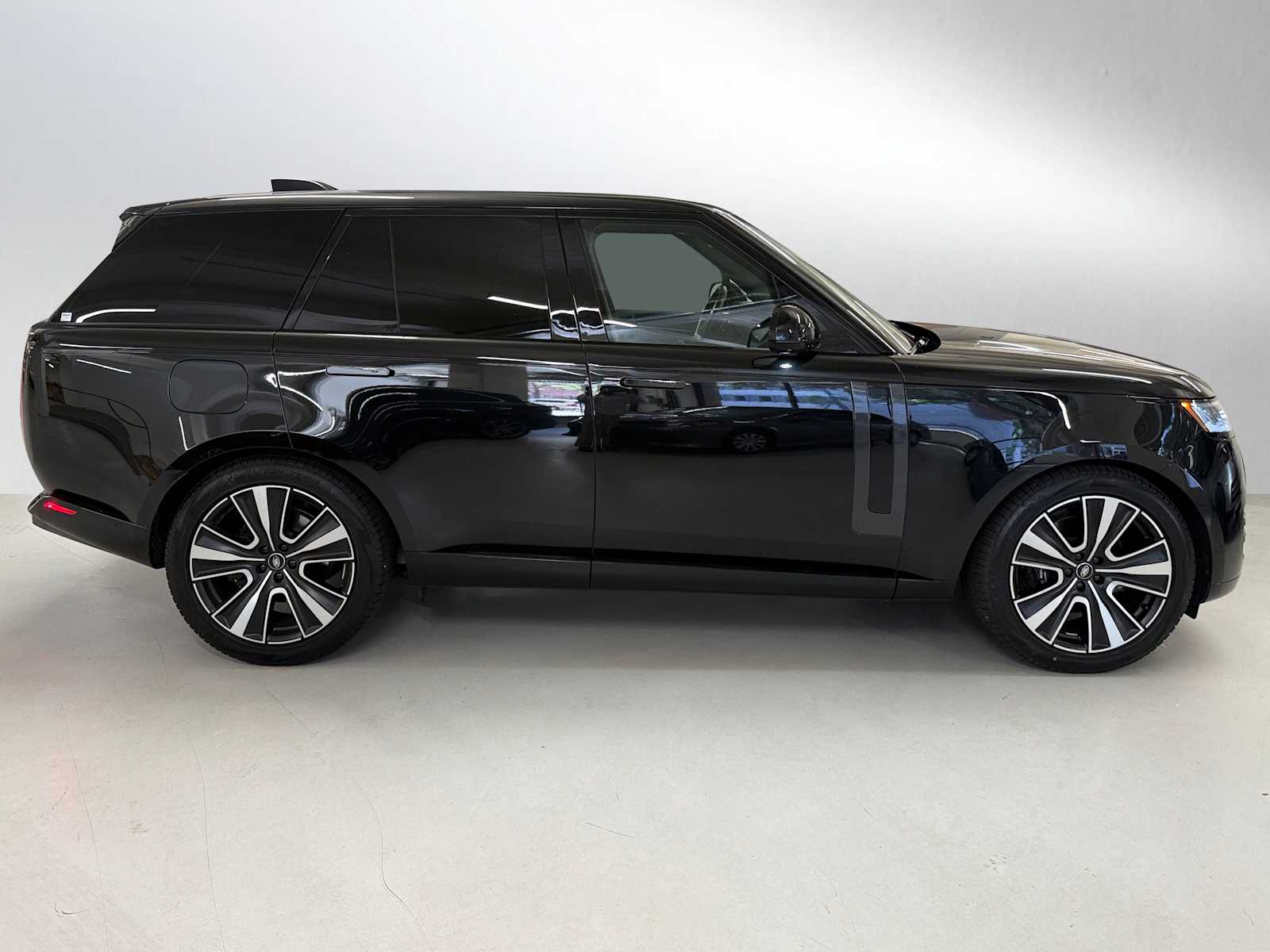 Image 6 of 2024 Land Rover Range P400 SE SUV