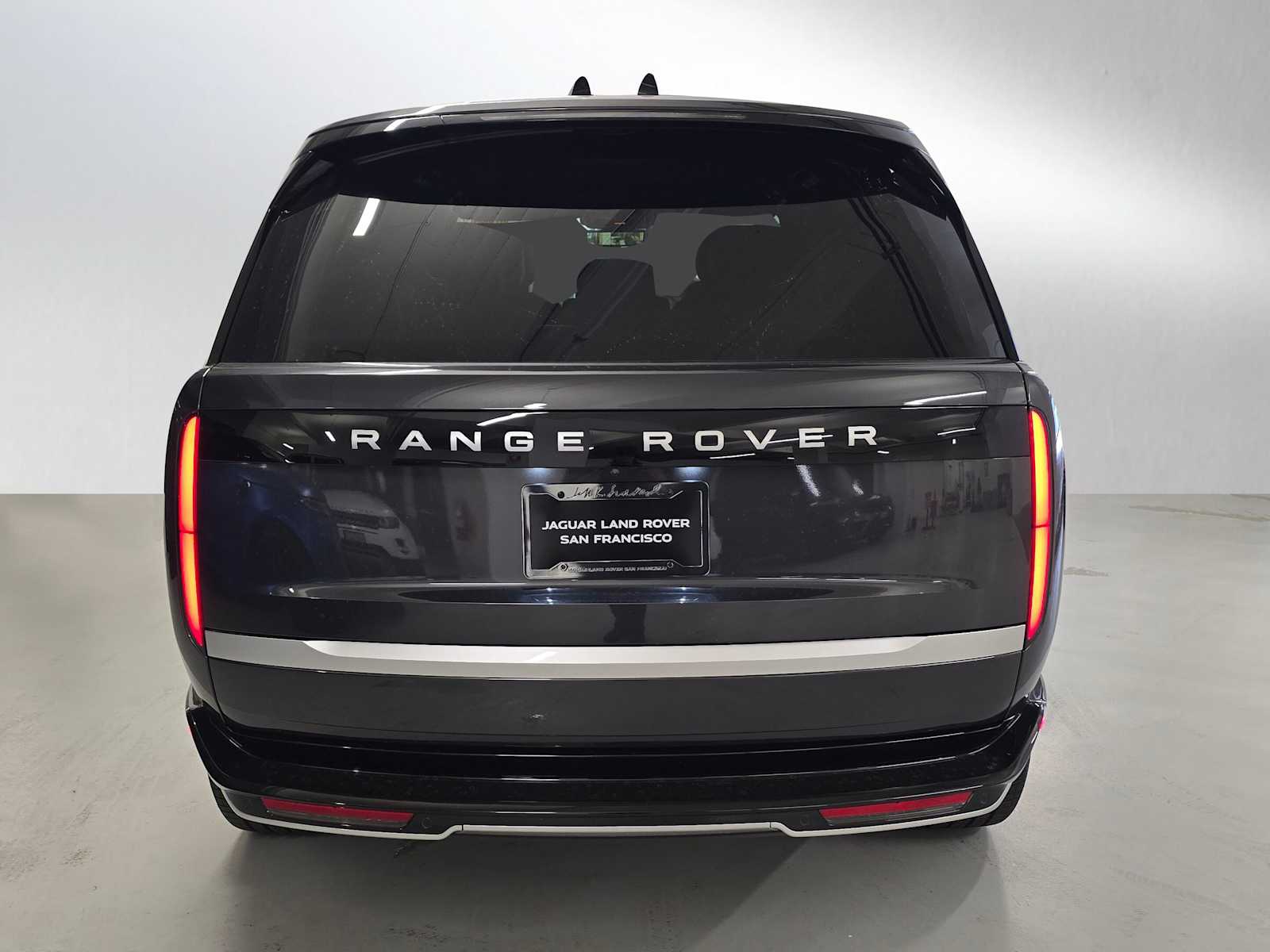 2025 Land Rover Range Rover Autobiography photo 3
