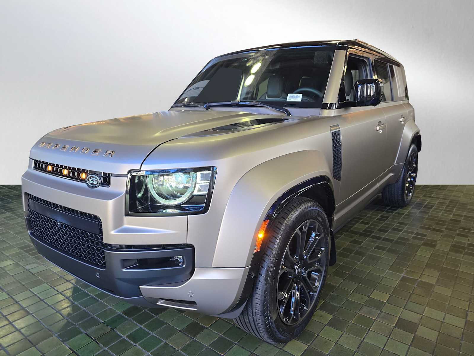 2025 Land Rover Defender Octa's photo