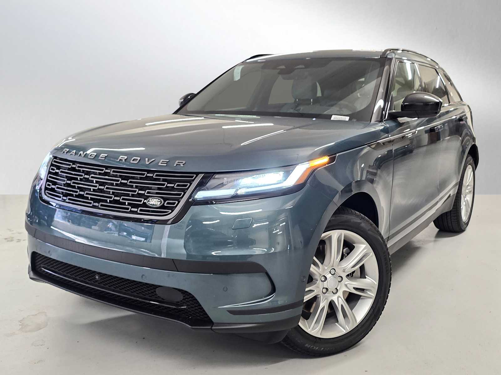 2026 Land Rover Range Rover Velar P250 S's photo
