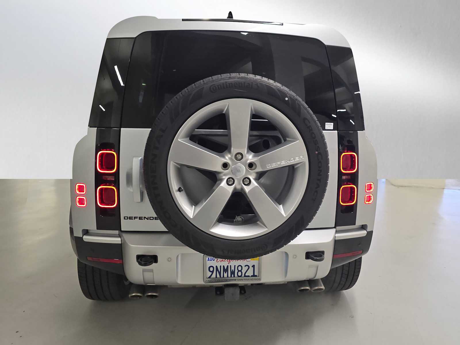 2024 Land Rover Defender SE 110 photo 4