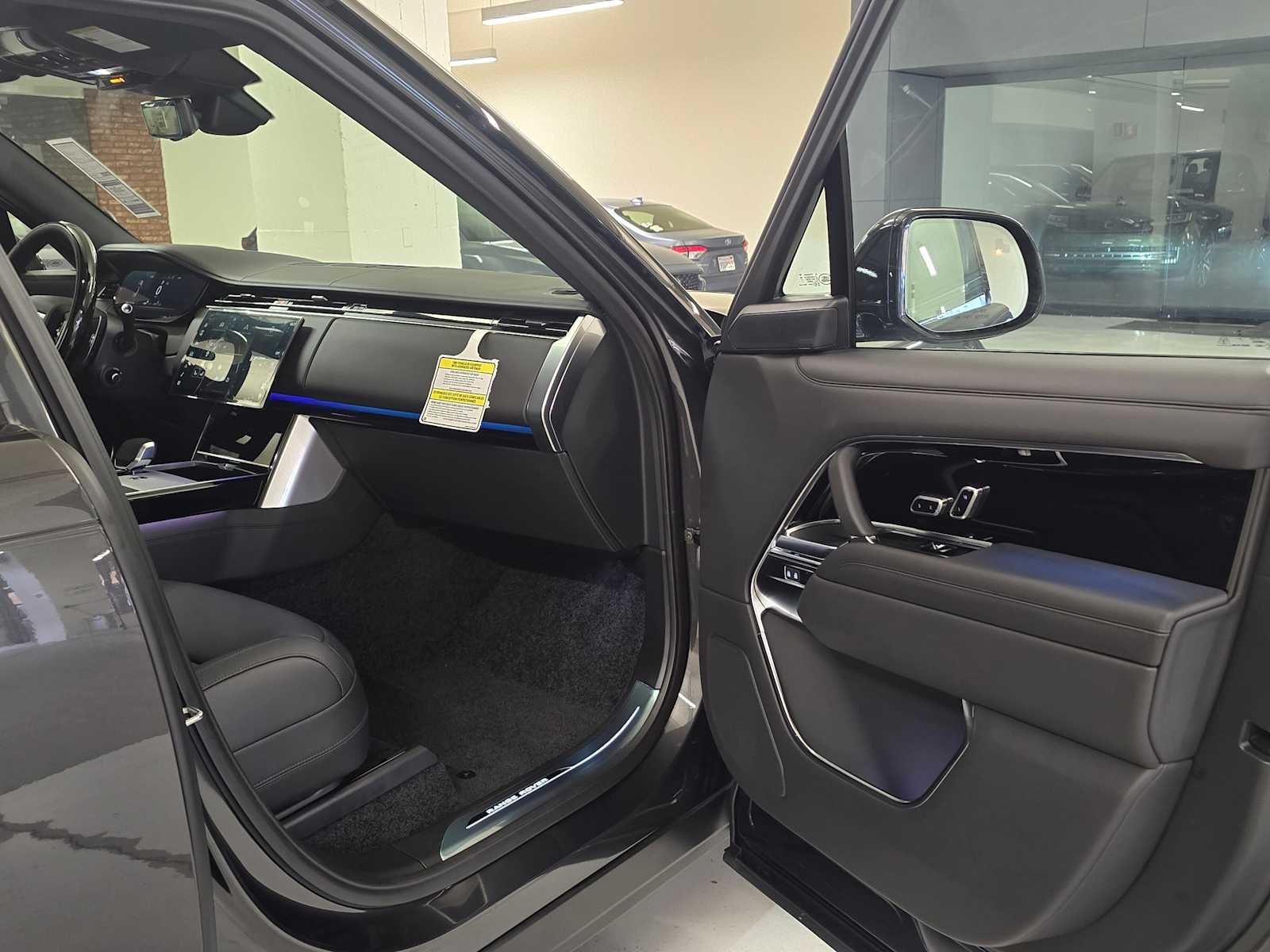 2026 Land Rover Range Rover SE - Photo 12