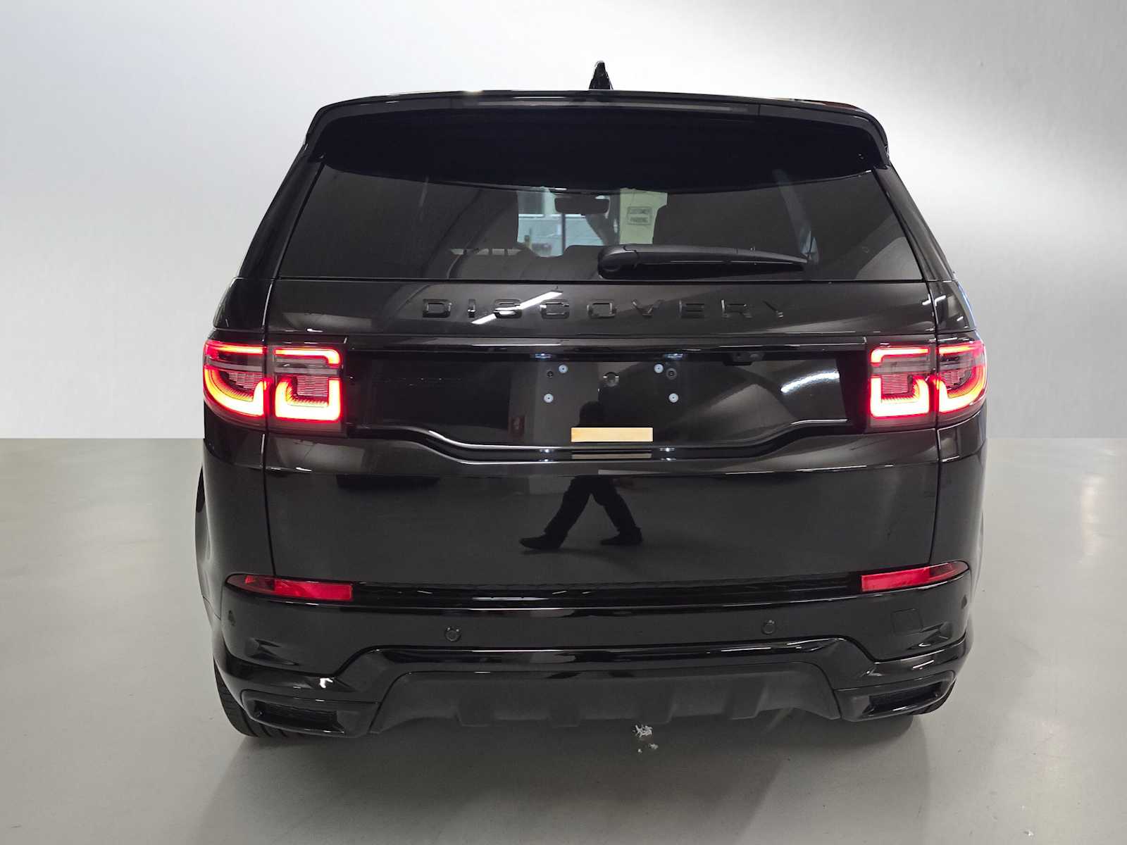 2025 Land Rover Discovery Sport Dynamic SE photo 3