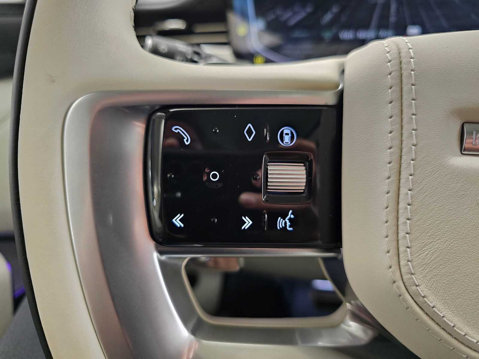 2025 Land Rover Range Rover SV - Photo 32