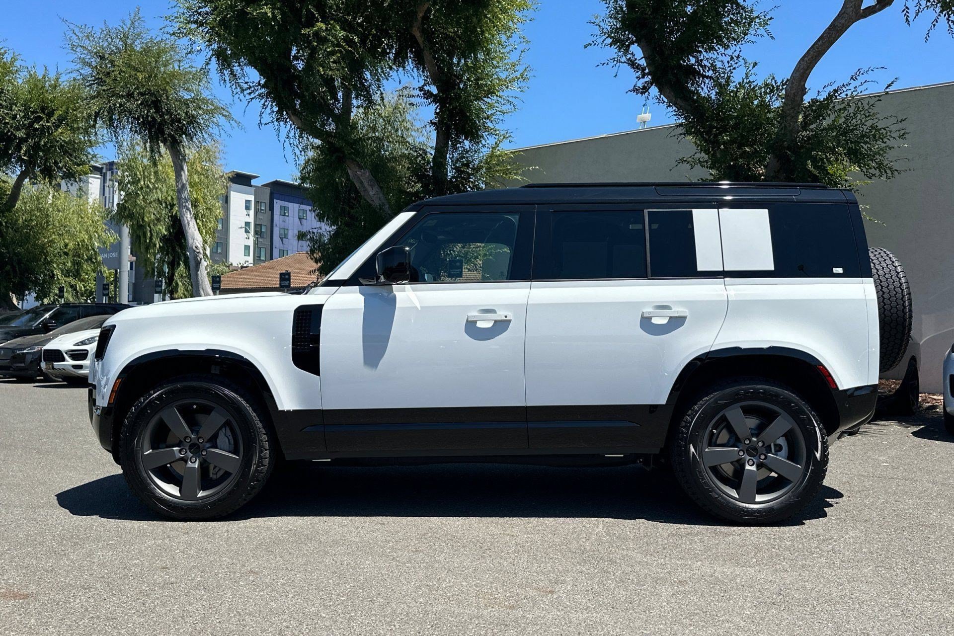2026 Land Rover Defender 110 X-Dynamic SE SUV