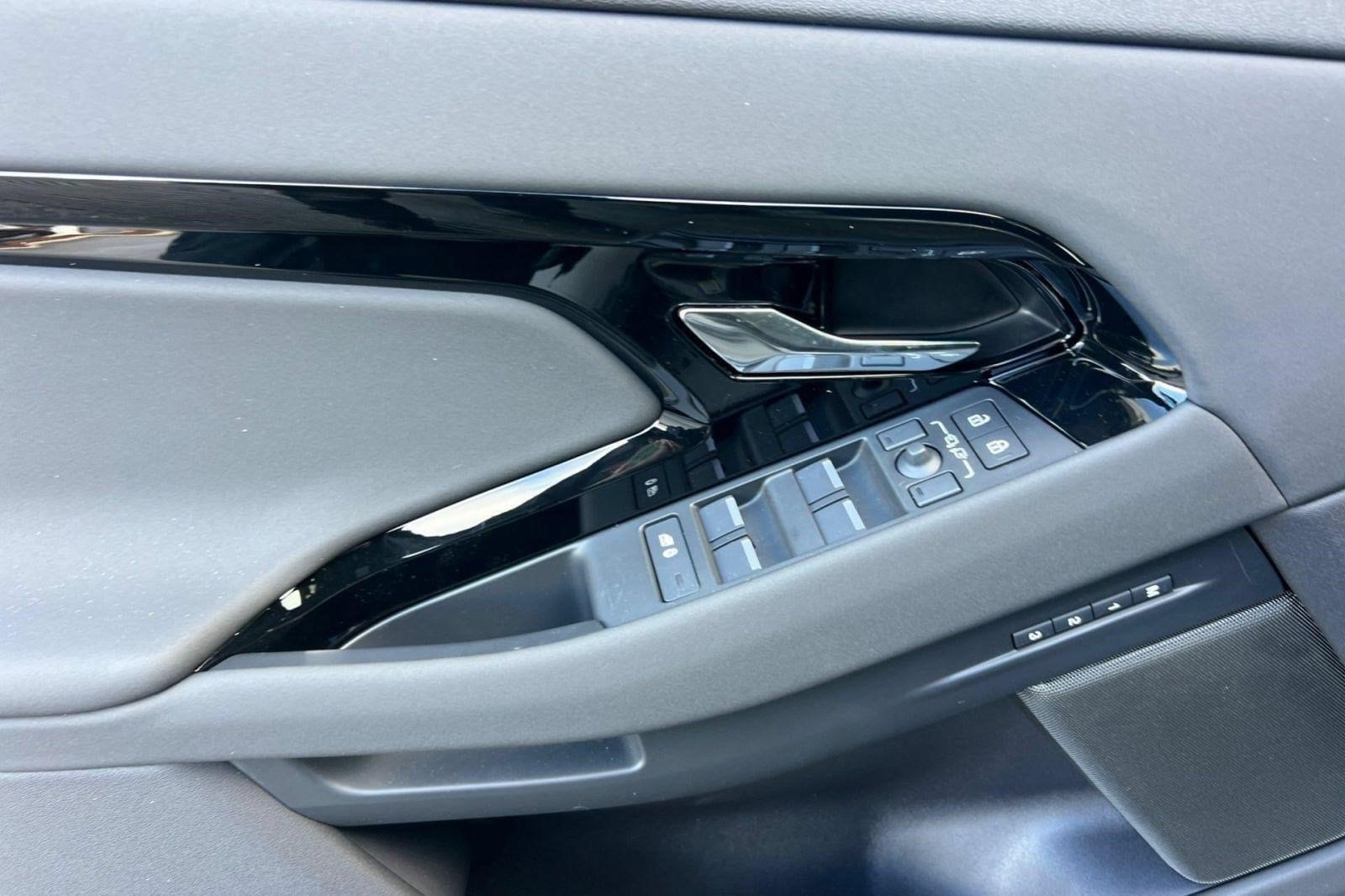 2026 Land Rover Range Rover Evoque Dynamic SE - Photo 11