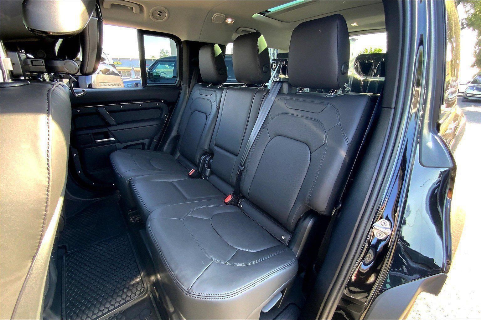 2025 Land Rover Defender S - Photo 10