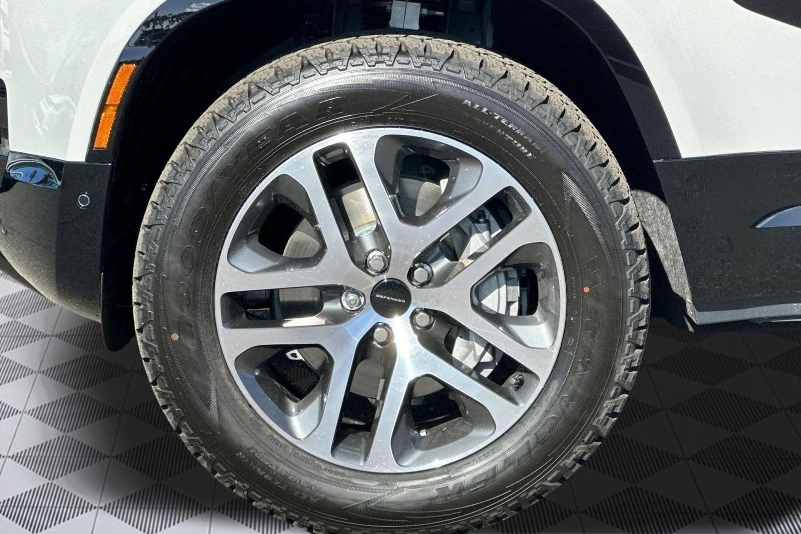 2026 Land Rover Defender X-Dynamic SE - Photo 9