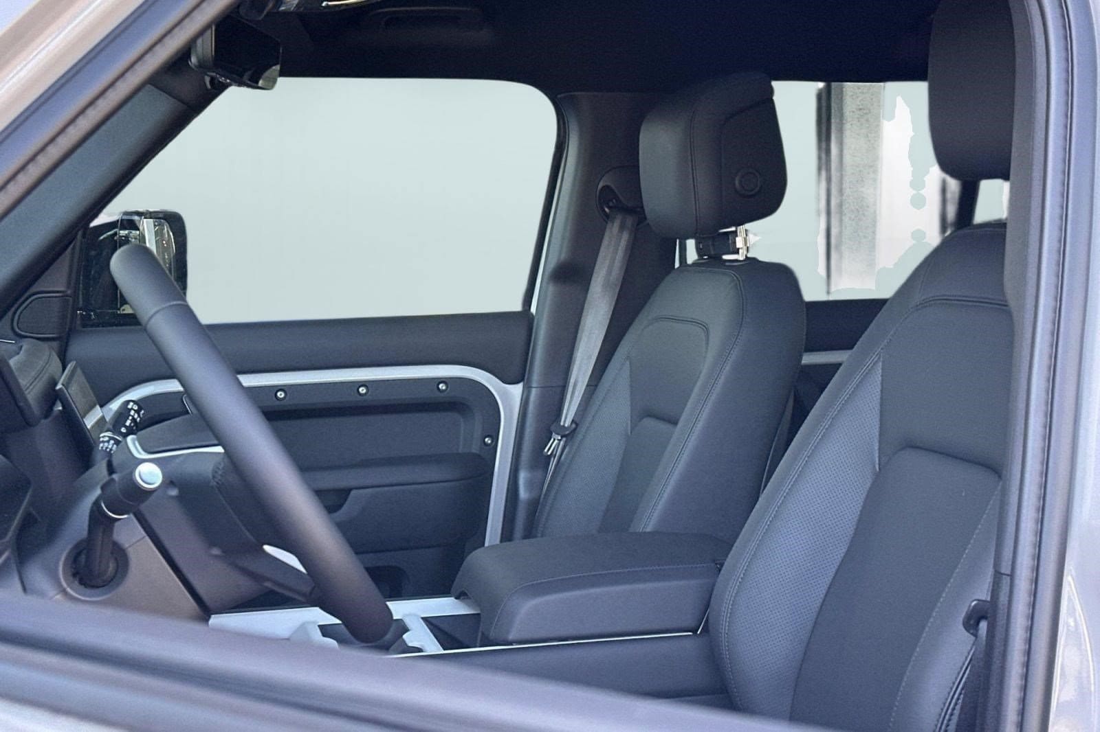 2026 Land Rover Defender X-Dynamic SE - Photo 25