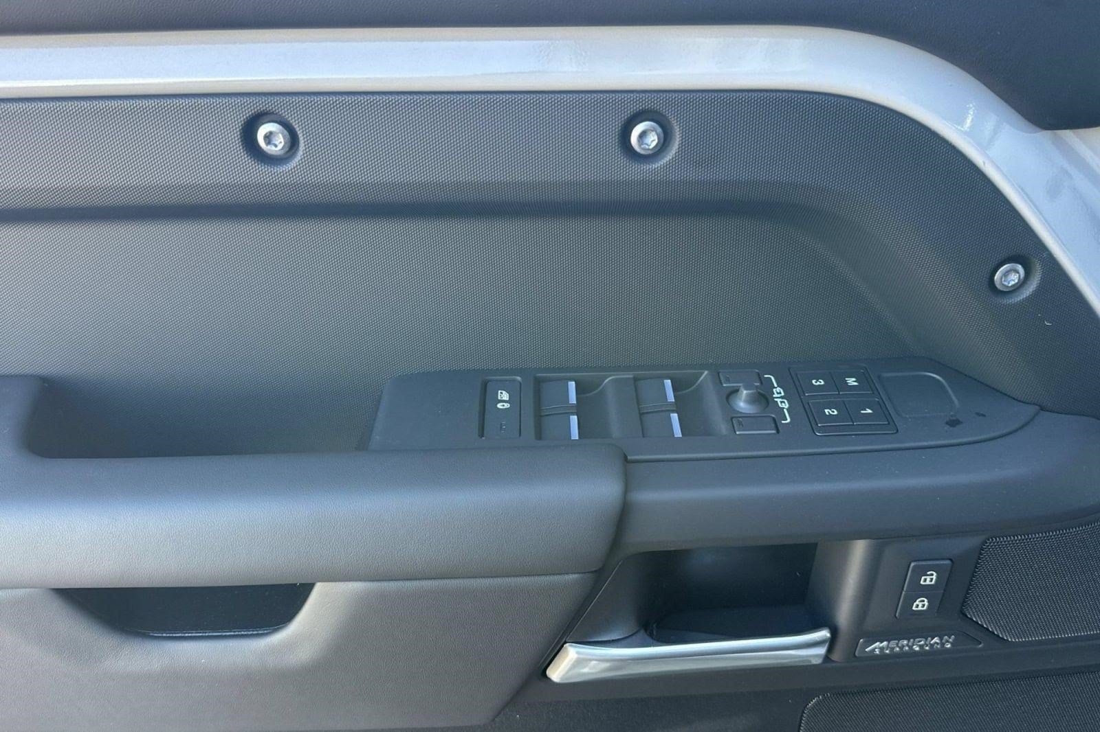 2026 Land Rover Defender X-Dynamic SE - Photo 10