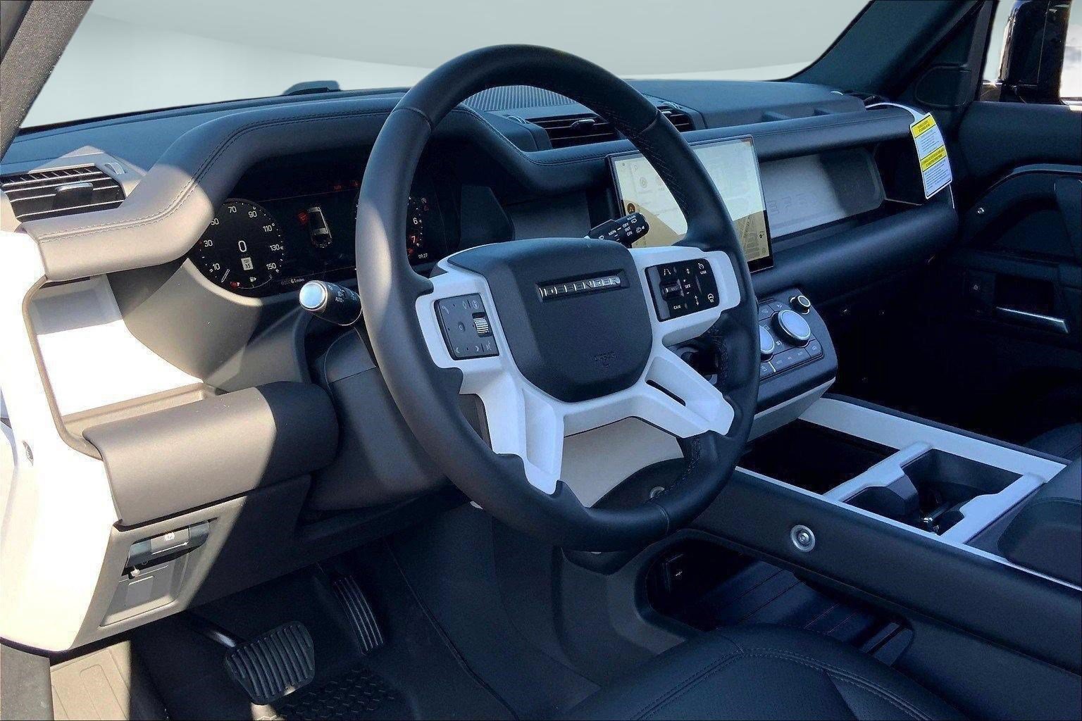 2025 Land Rover Defender S - Photo 8