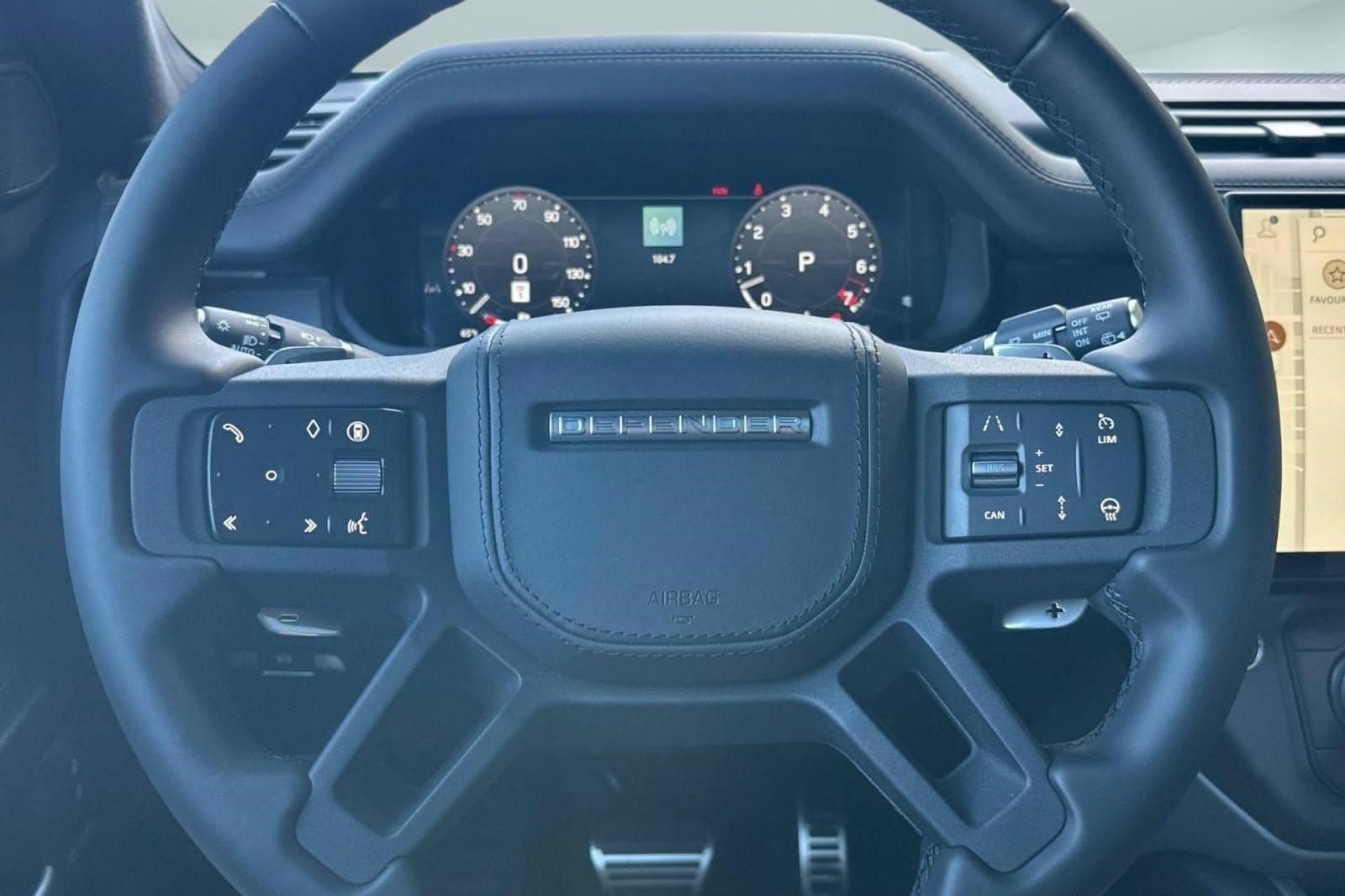 2026 Land Rover Defender V8 - Photo 10
