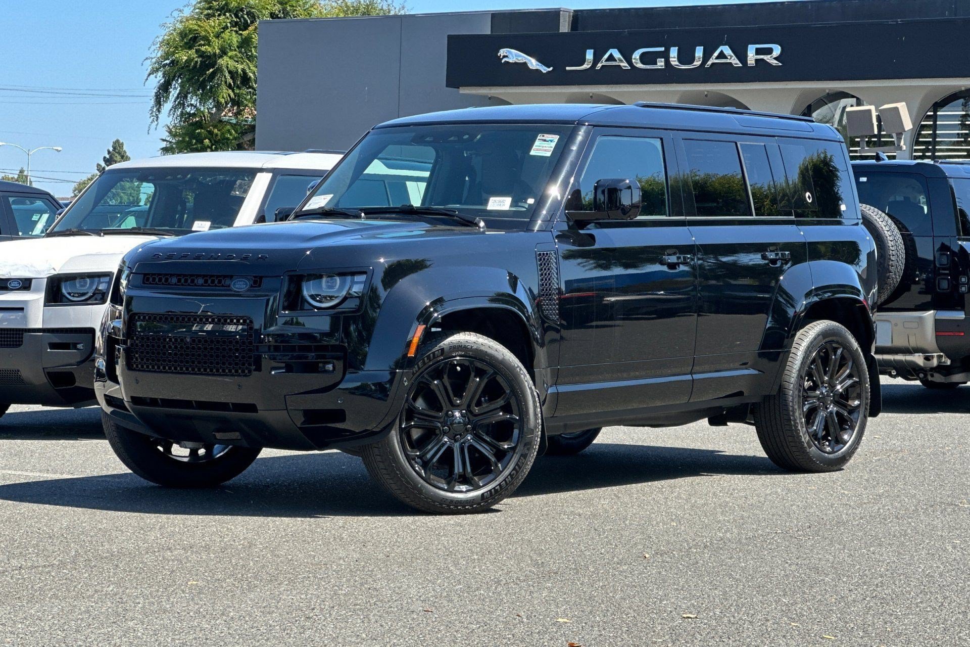 2026 Land Rover Defender 110 Octa Black