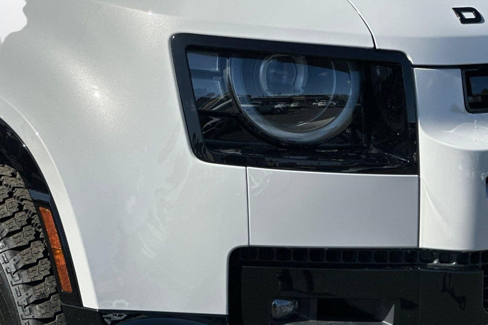 2026 Land Rover Defender X-Dynamic SE - Photo 8