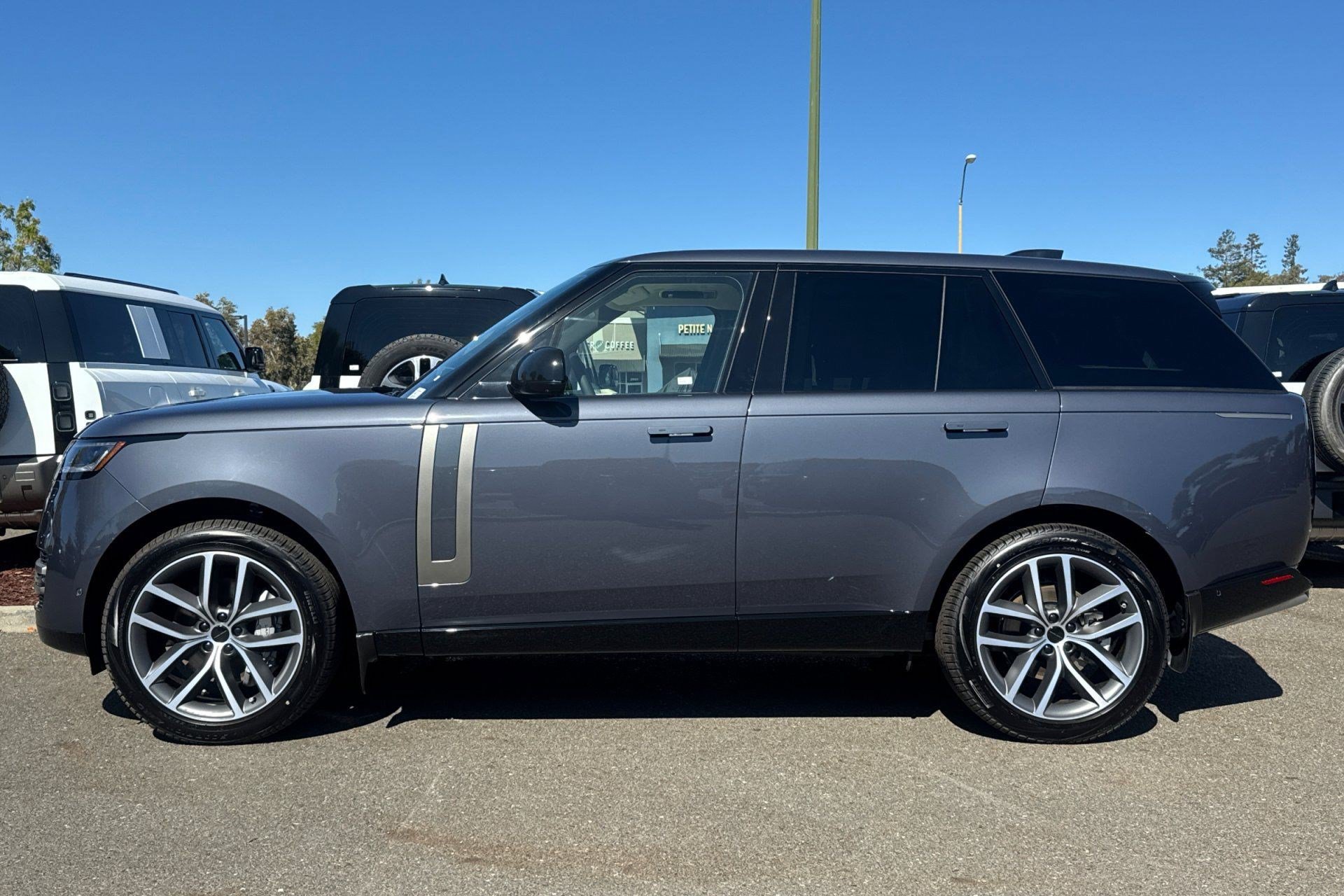 2026 Land Rover Range Rover SE SUV