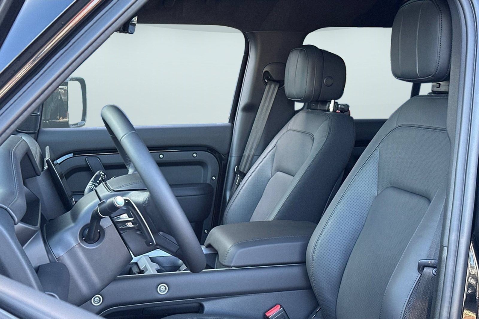 2026 Land Rover Defender V8 - Photo 5