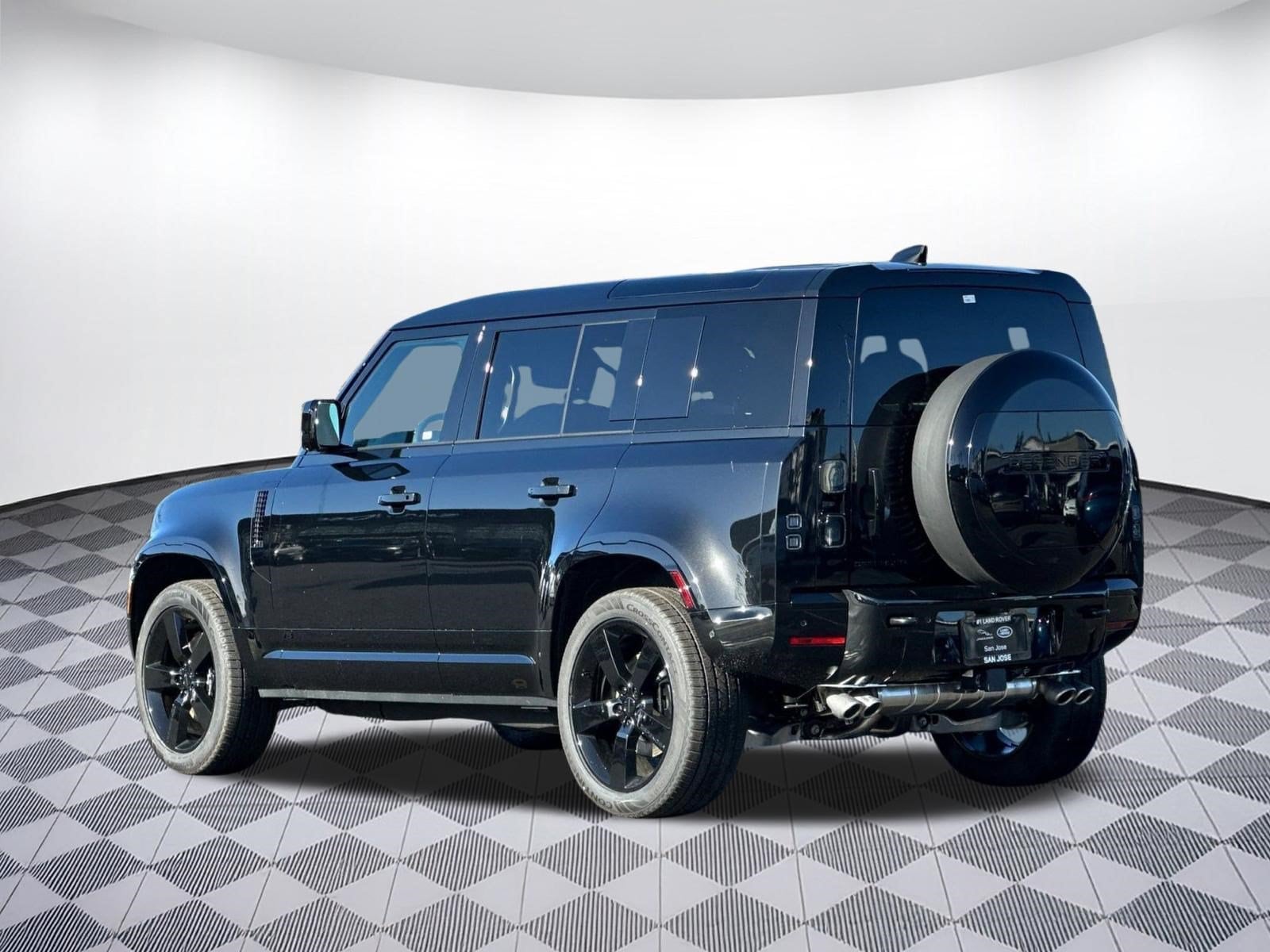 2026 Land Rover Defender V8 - Photo 3