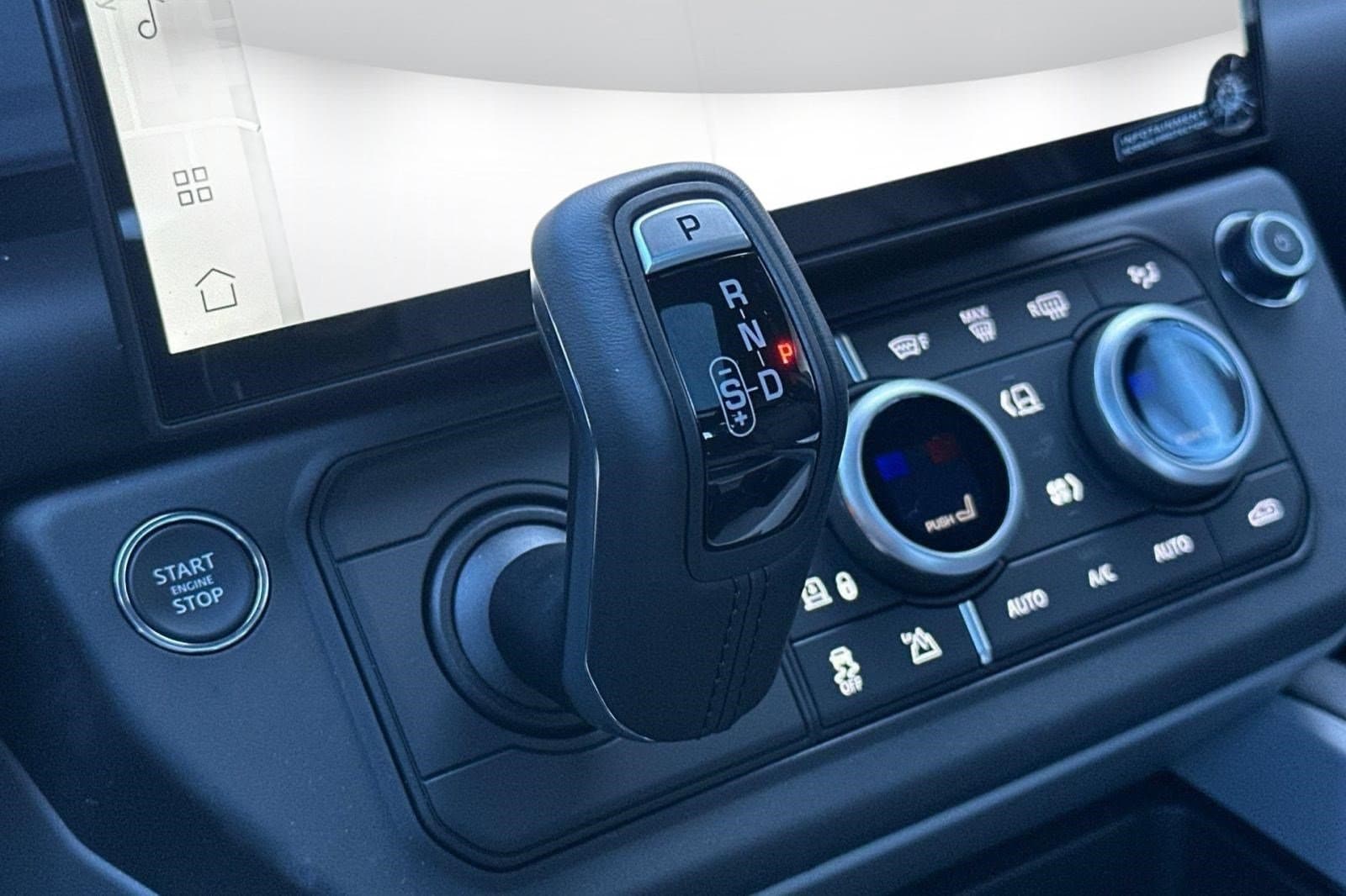 2026 Land Rover Defender V8 - Photo 15