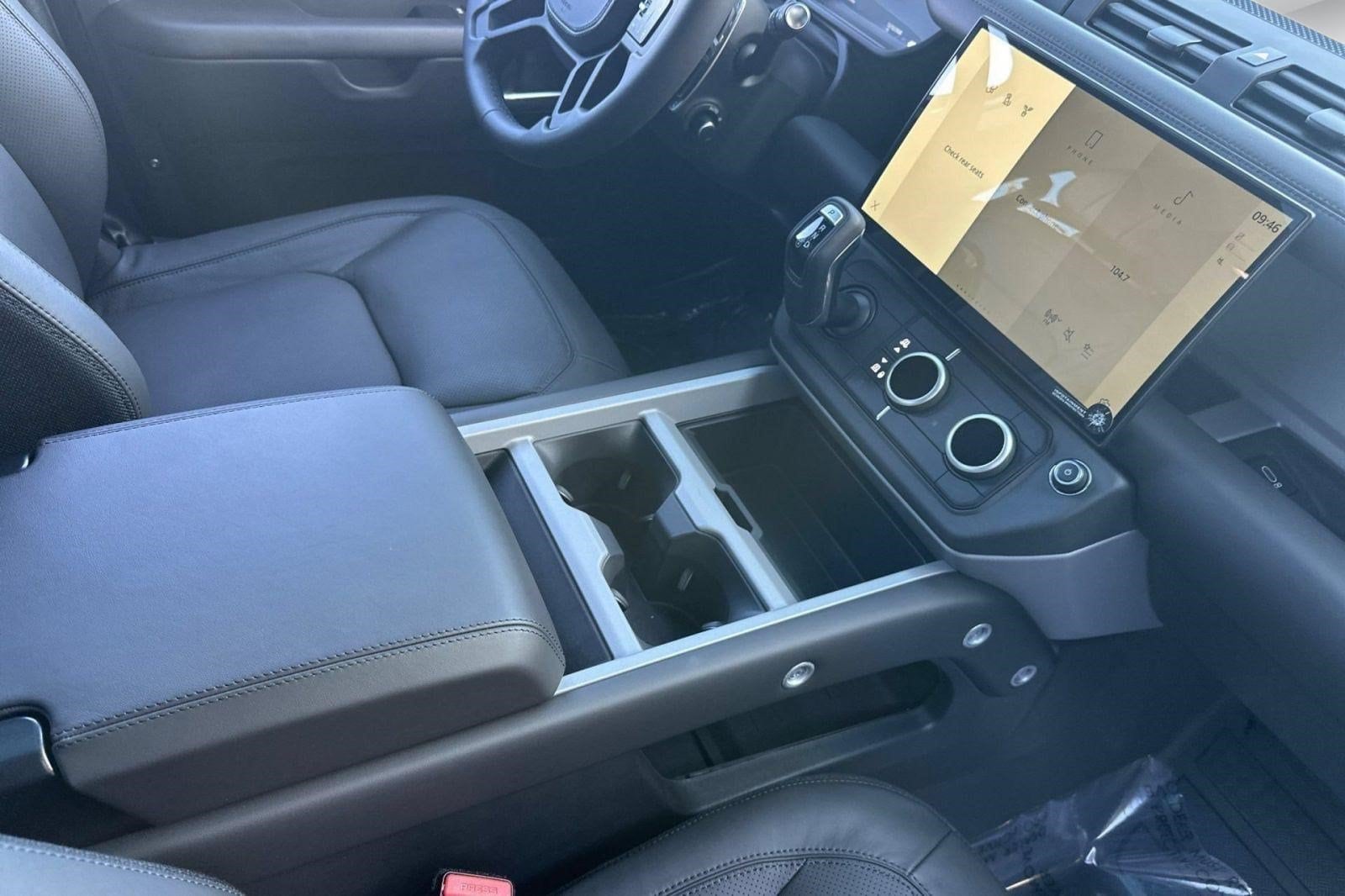 2026 Land Rover Defender V8 - Photo 16