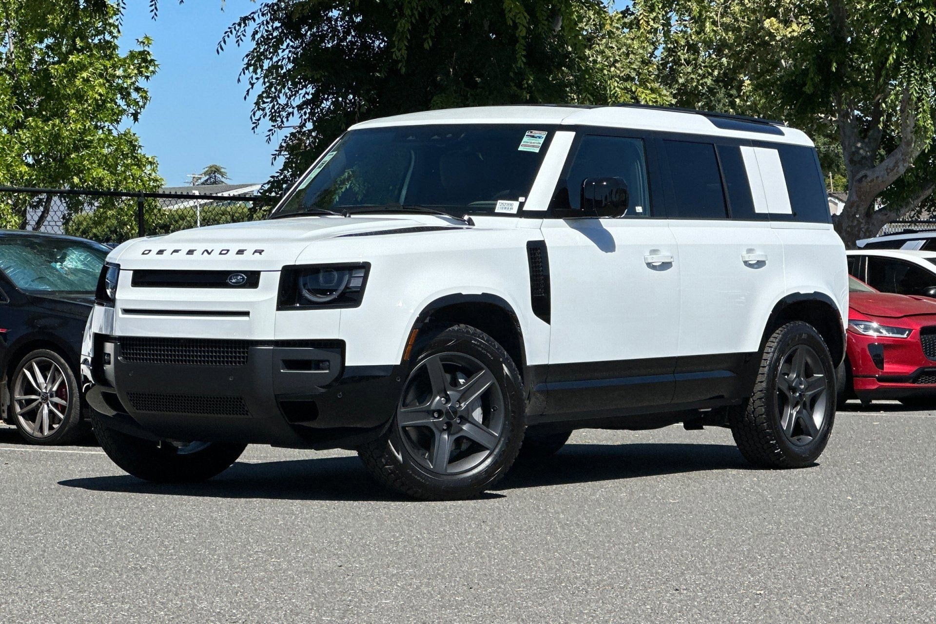 2026 Land Rover Defender 110 X-Dynamic SE P400's photo
