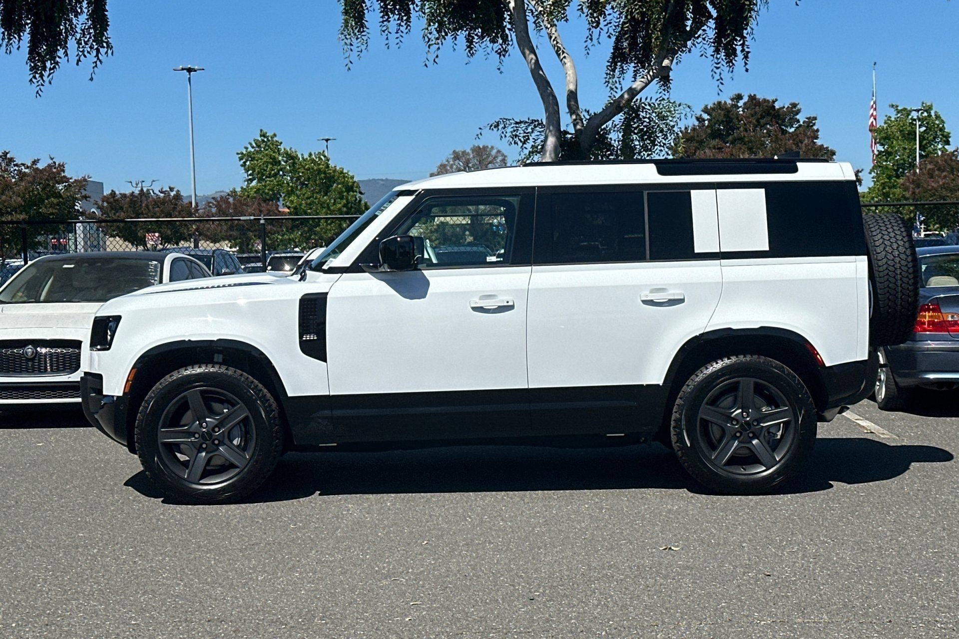 2026 Land Rover Defender 110 X-Dynamic SE SUV