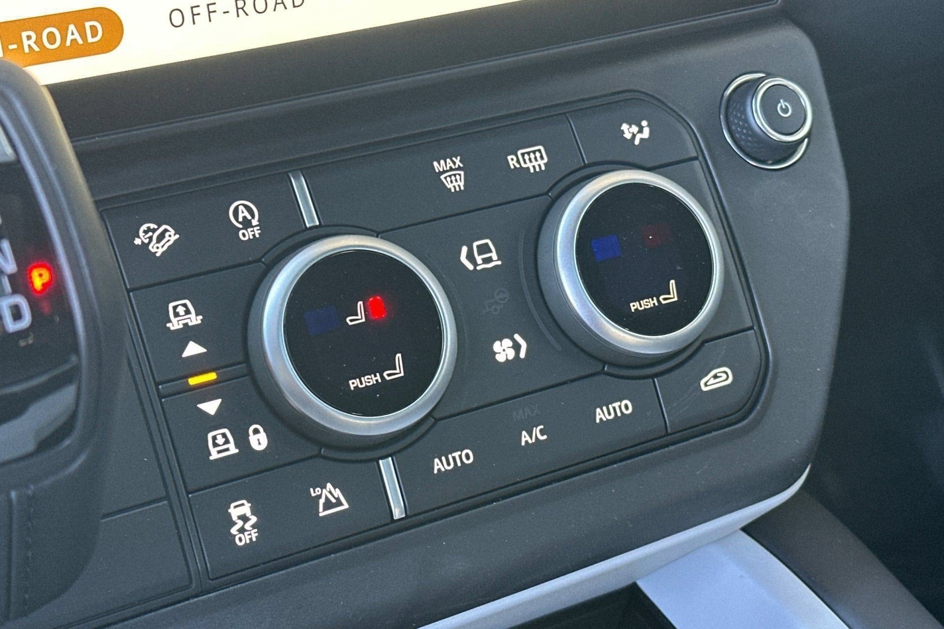 2026 Land Rover Defender X-Dynamic SE - Photo 15
