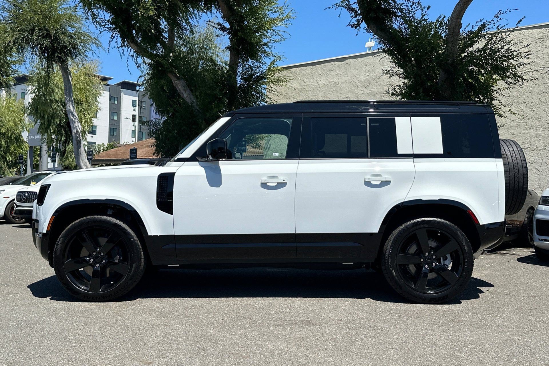 2026 Land Rover Defender 110 X-Dynamic SE SUV