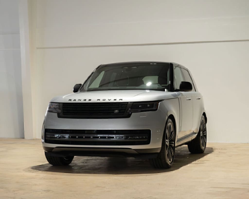 New 2025 Land Rover Range Rover SE SUV