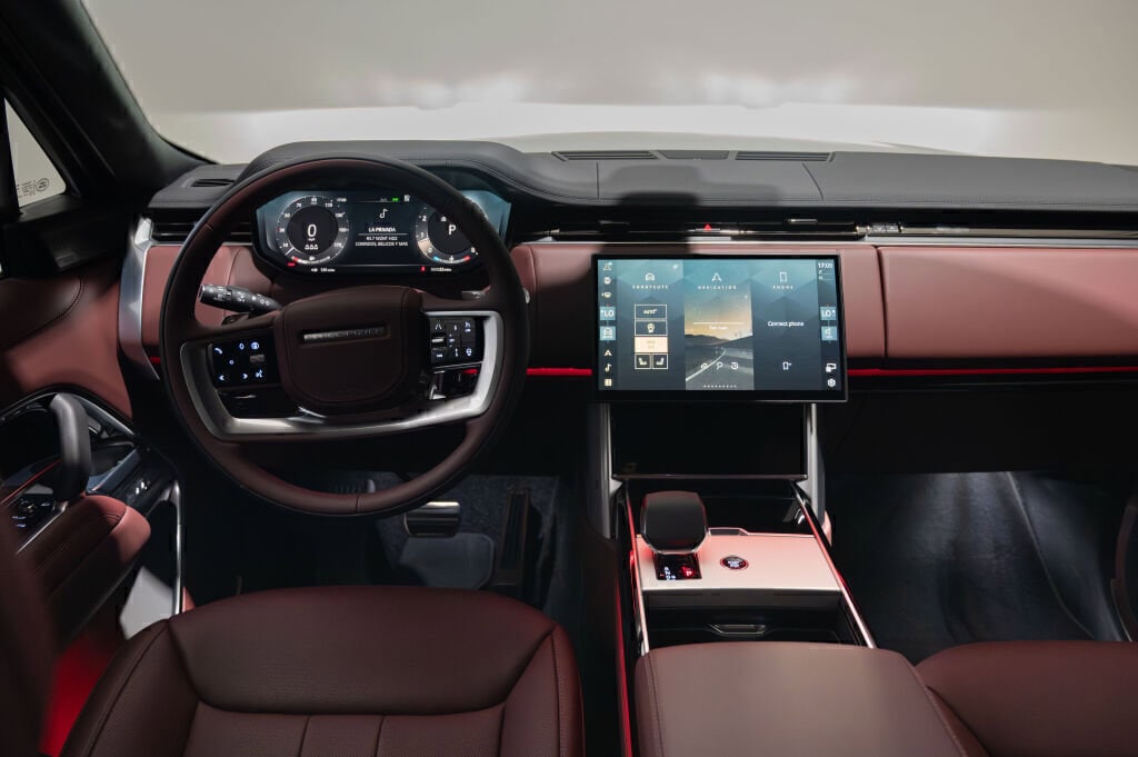 New 2025 Land Rover Range Rover SE SUV