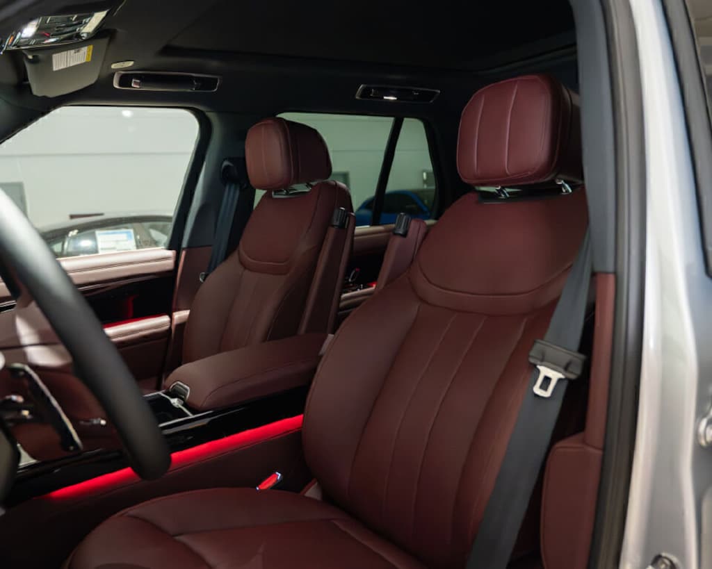 New 2025 Land Rover Range Rover SE SUV