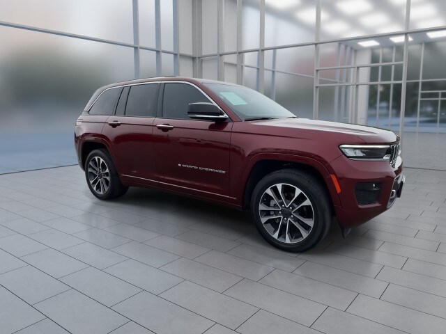 2023 Jeep Grand Cherokee Overland photo 2
